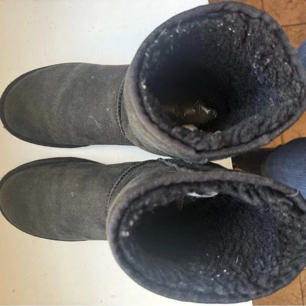 UGG Classic Short II Boot Women, Size 9 Black Breast Cancer Awareness Ribbons - Picture 4 of 6